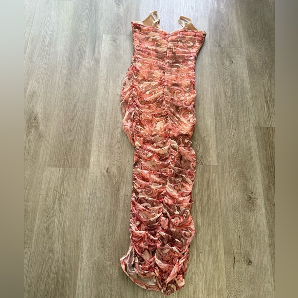 elliatt mica leaf print peach pink ruched deep v neck side slit midi dress small - Picture 9 of 14